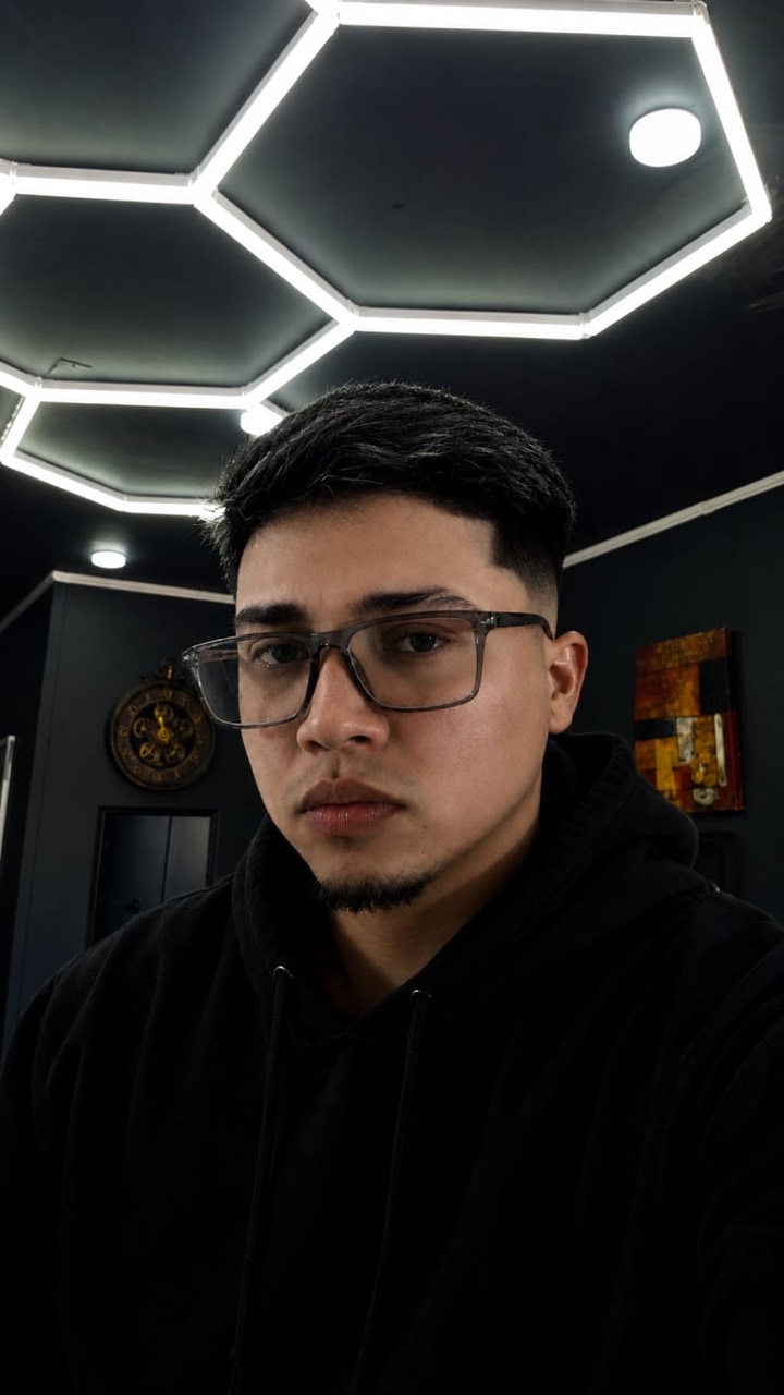 Ariel Acevedo, barbero de Studio Barbershop